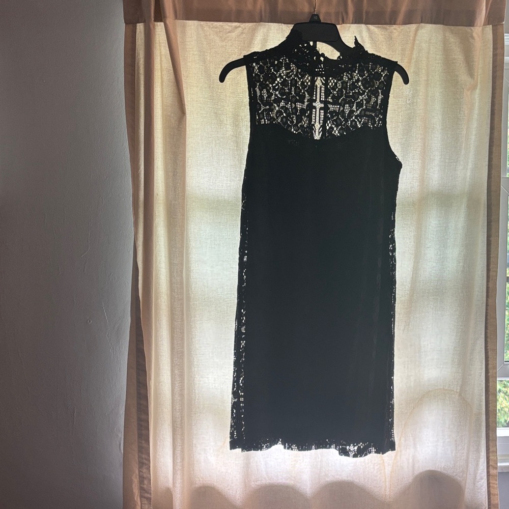 Ronni Nicole Black Sleeveless Lace Dress